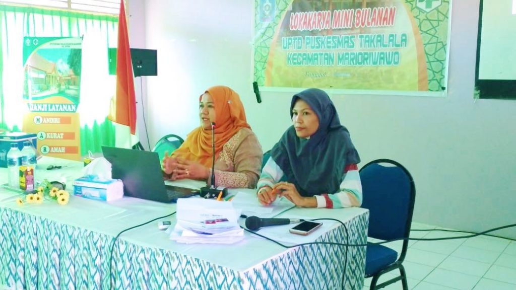 Pembawaan Materi oleh Hj. Agustina Baharuddin.SKM.M.Adm.Kes