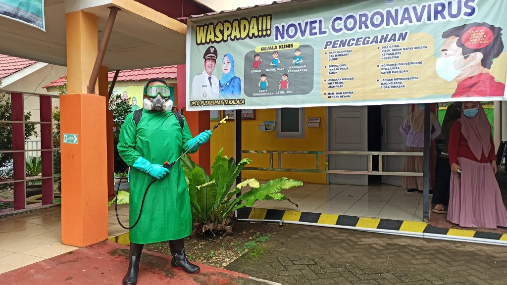 Penyemprotan Desinfektan UPTD Puskesmas Takalala