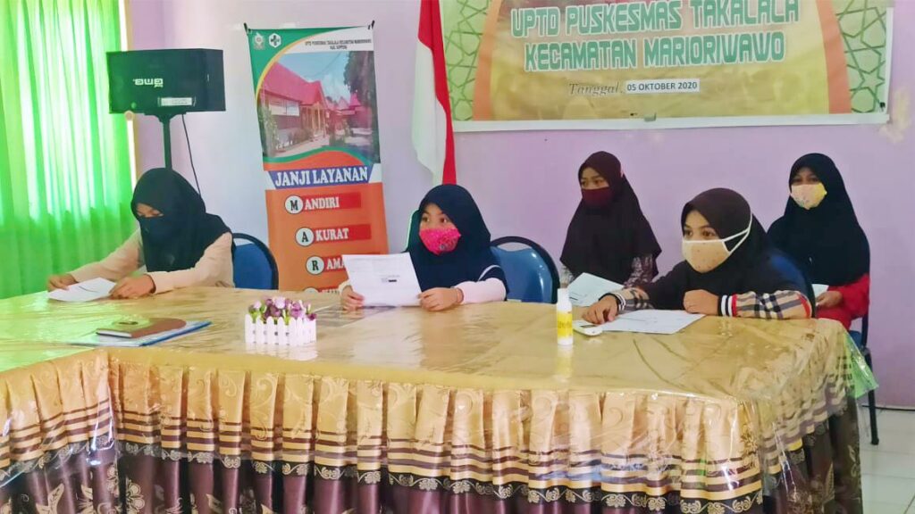 Menunggu giliran untuk pemeriksaan ulang refraksi